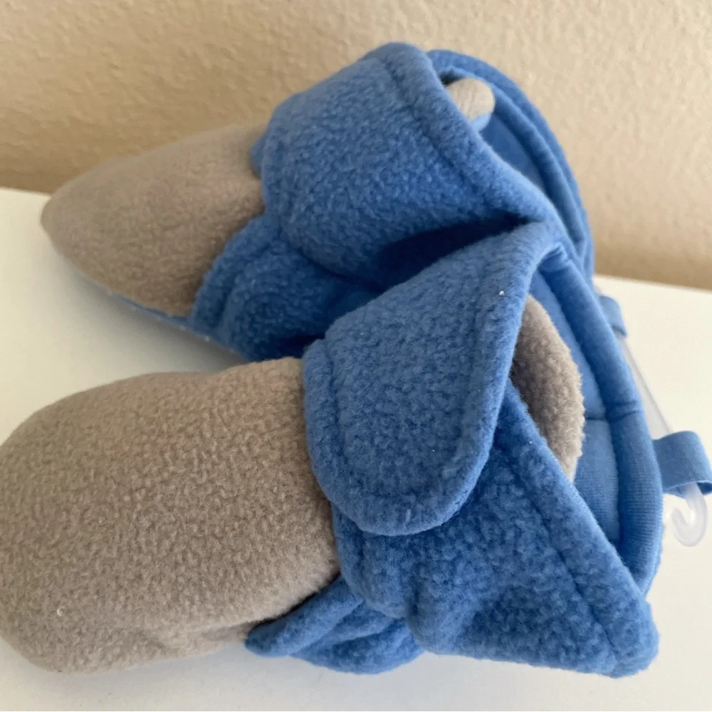 NWT Soft Soles Baby Boots Shoes 12-18 months Adjustable Closure Non-skid